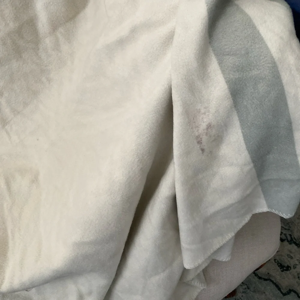 Toms fleece blanket